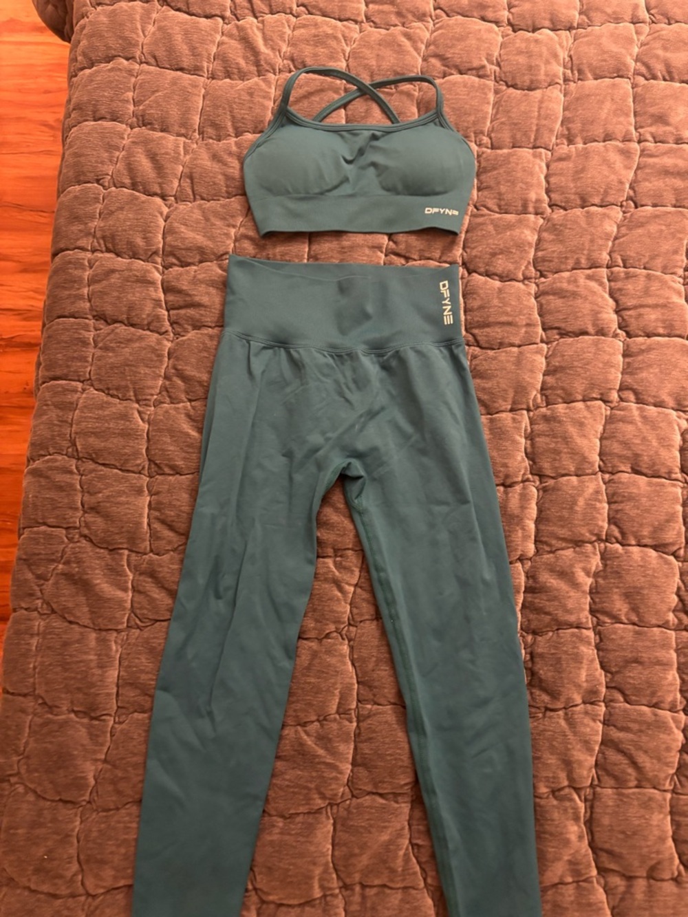 DFYNE Dynamic Satin Green Workout Set